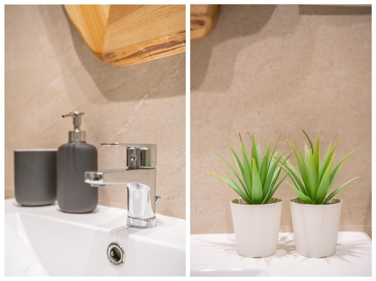 Pineapple Suite Malaga Bagian luar foto